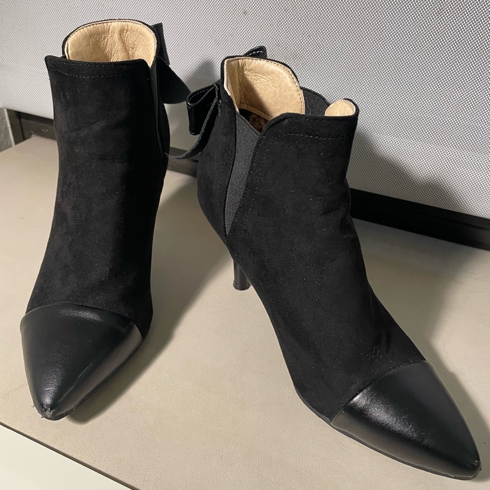 Jingpin Elegant Black Ankle Boots with Bows, Size 5.5.